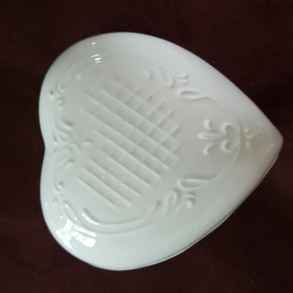 Ceramic Heart Trinket Box
